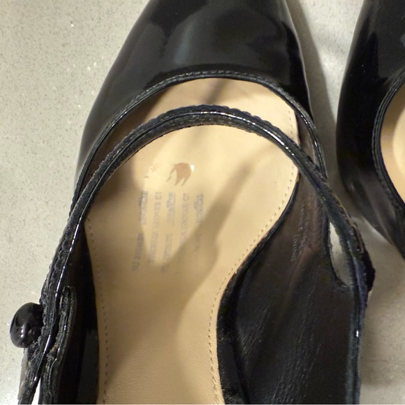 Plenty of wear left in these classy heels. Very traditional and classic. - Picture 4 of 9